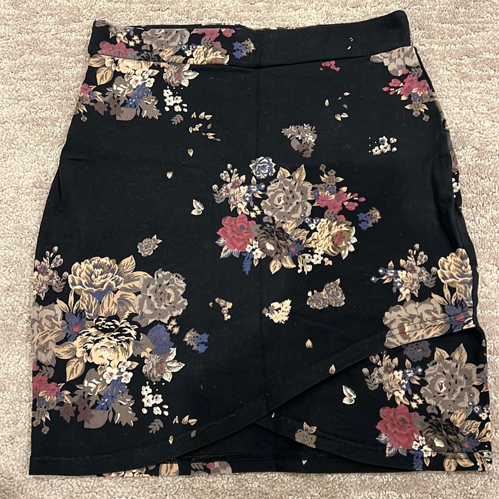 Aritzia Talula Floral Bodycon Skirt